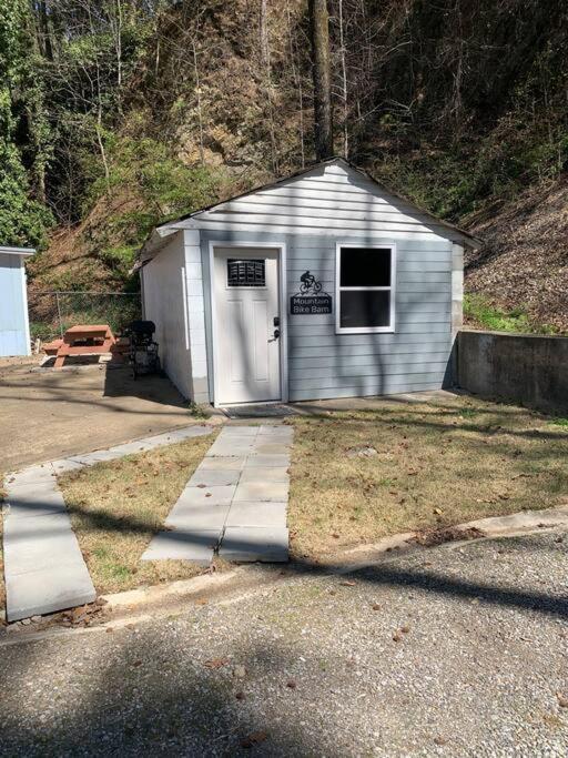 Spring Bungalow - A Cozy Getaway In Downtown Hot Springs! Eksteriør bilde